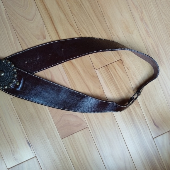 😊 Brown patent leather belt with a round buckle - Picture 3 of 6